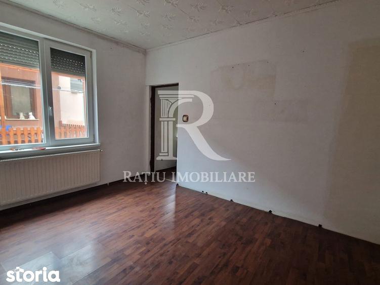 Casă cu 3 camere decomandat cu Teren 11 Mp în Central