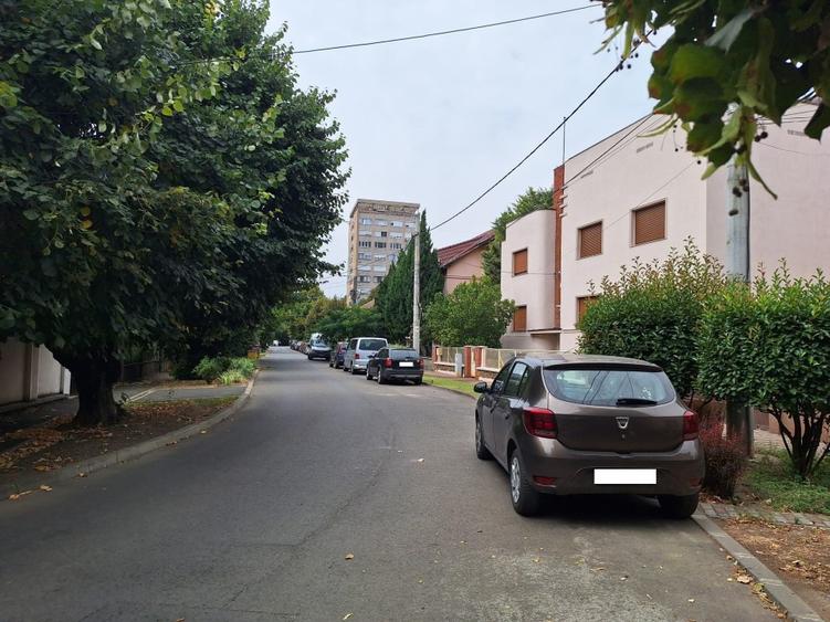 Casă individuală cu 4 camere cu Teren 550 Mp în Romanilor