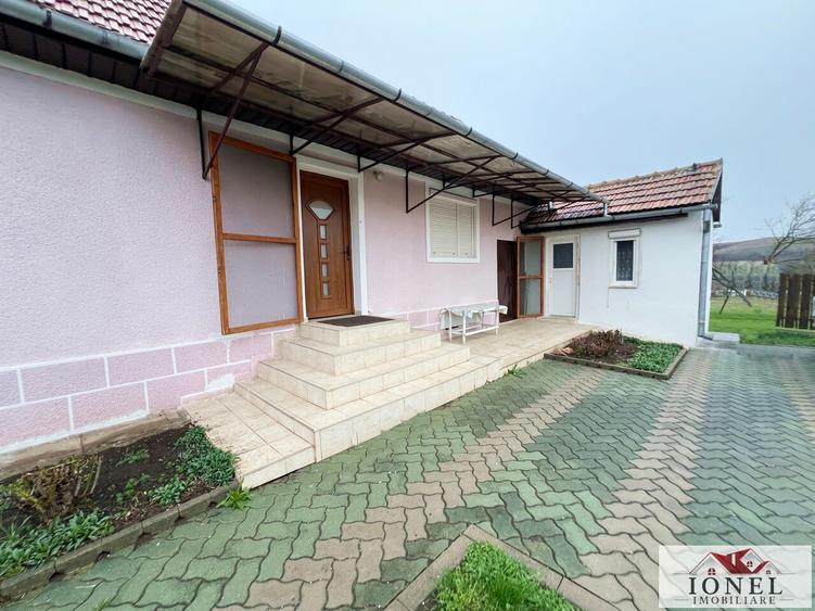 Casă individuală cu 2 camere cu Teren 1050 Mp în Drașov