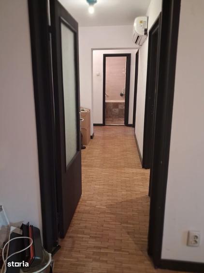 Apartament cu 4 camere semidecomandat în Drumul Taberei