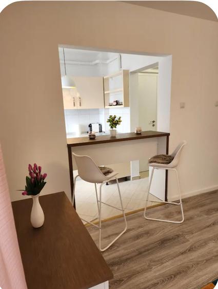 Apartament cu 2 camere decomandat în P-ța Universității