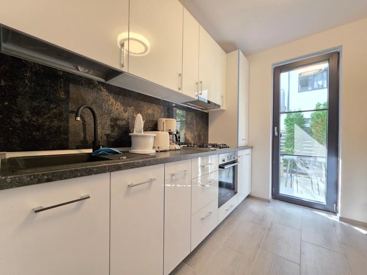 Apartament cu 2 camere semidecomandat în 1 Decembrie
