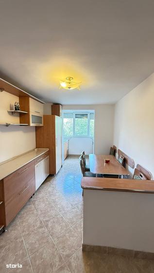 Apartament cu 3 camere în Decebal