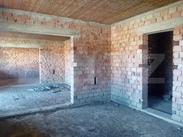 Casă individuală cu 6 camere cu Canalizare în Crăciunești
