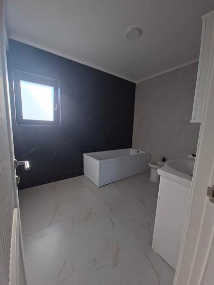 Duplex cu 4 camere cu Teren 300 Mp în Miroslava