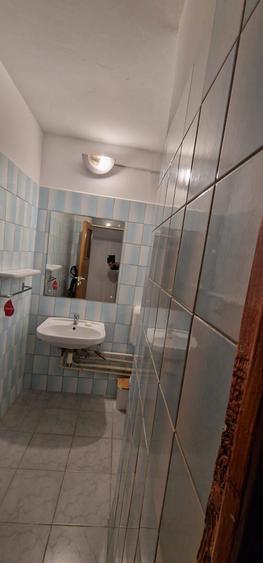 Apartament cu 3 camere semidecomandat în Crângași