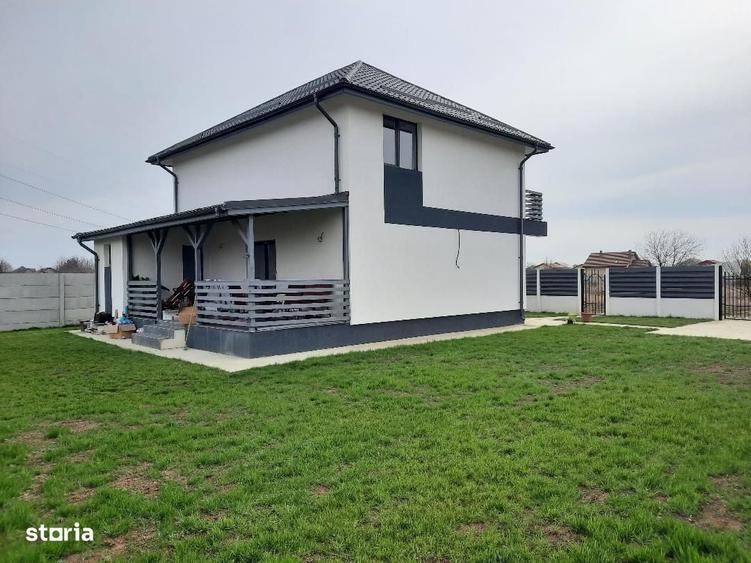 Casă cu 4 camere în Bâcu