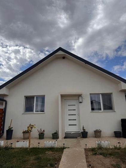 Casă cu 3 camere cu Teren 370 Mp în Nojorid