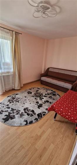 Apartament cu 3 camere decomandat, mobilat în Mircea cel Bătrân