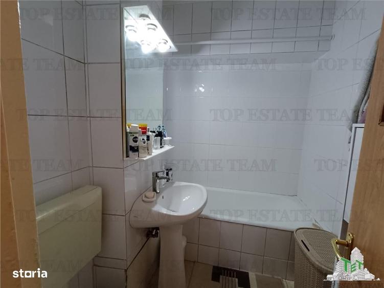Apartament cu 3 camere decomandat în 1 Mai