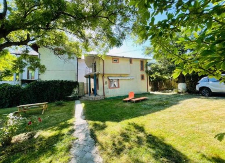 Casă individuală cu 3 camere cu Canalizare în Central