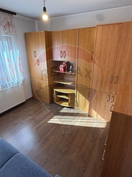 Apartament cu 4 camere decomandat, mobilat în Republicii