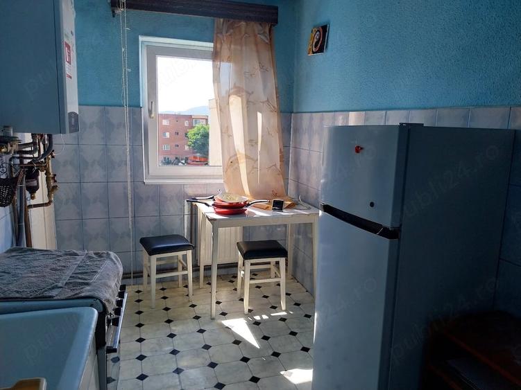 Apartament cu 2 camere decomandat în Tractorul