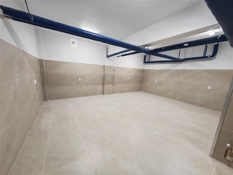 Spațiu comercial, de 127 mp, în Periferie