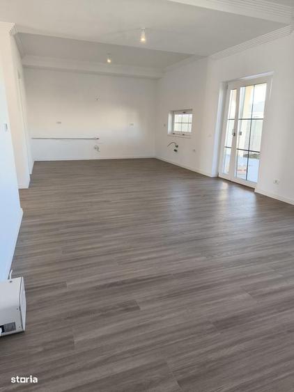 Casă cu 4 camere în Sânandrei