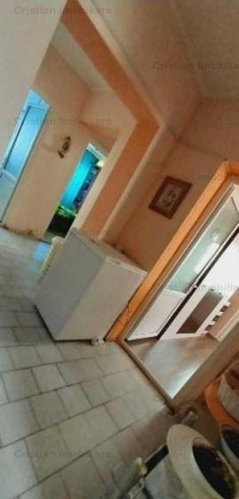 Apartament cu 3 camere decomandat în Calarași 4