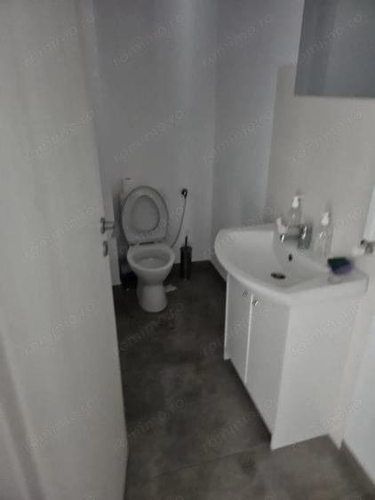 Spațiu comercial, de 440 mp, în Domnești