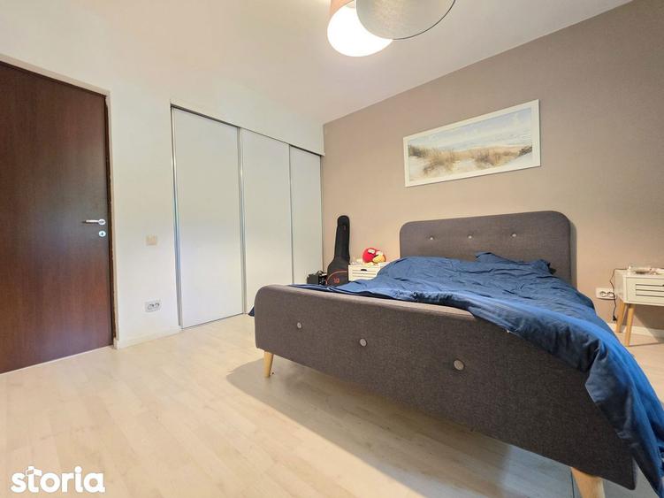 Apartament cu 3 camere, mobilat în Văcăresti