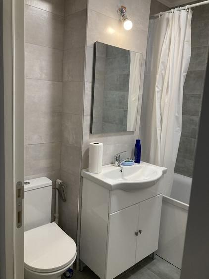 Apartament cu 3 camere semidecomandat în Exterior Vest