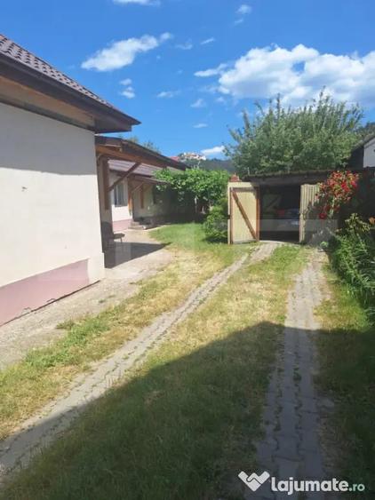 Casă cu 4 camere cu Teren 1100 Mp în Central