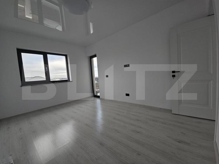 Duplex cu 4 camere cu Canalizare în Rediu