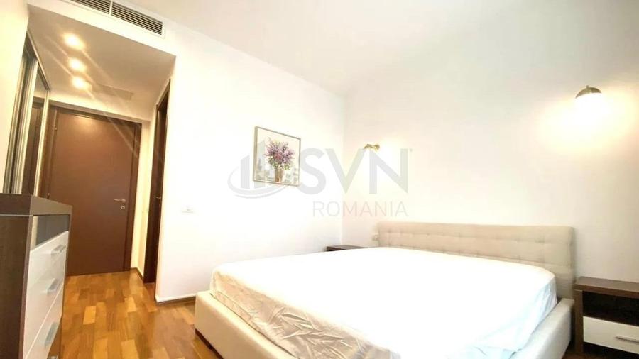 Apartament cu 3 camere semidecomandat, mobilat în Nordului