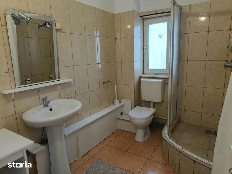 Casă cu 4 camere cu Teren 220 Mp în Calea București