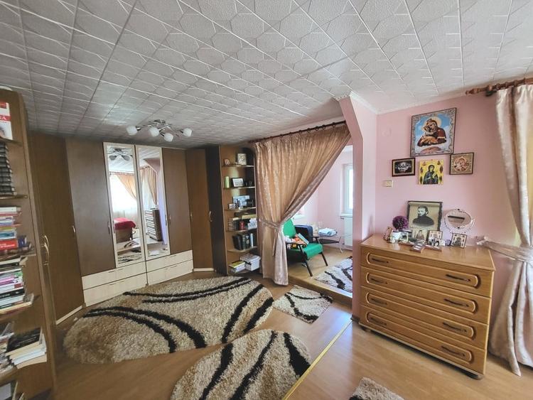 Casă individuală cu 6 camere cu Canalizare în Letea