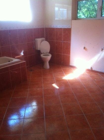 Casă individuală cu 6 camere cu Teren 1617 Mp în Periferie