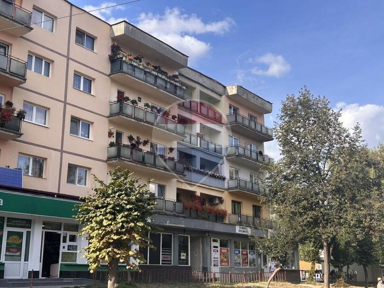 Apartament cu 3 camere decomandat, mobilat în Central