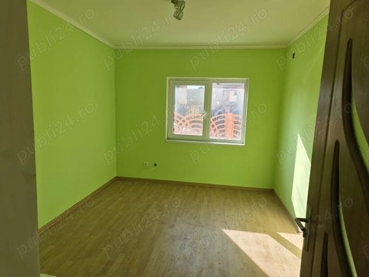Casă cu 5 camere cu Teren 500 Mp în Nufărul