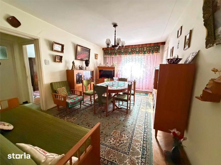 Apartament cu 4 camere în Podu Roș