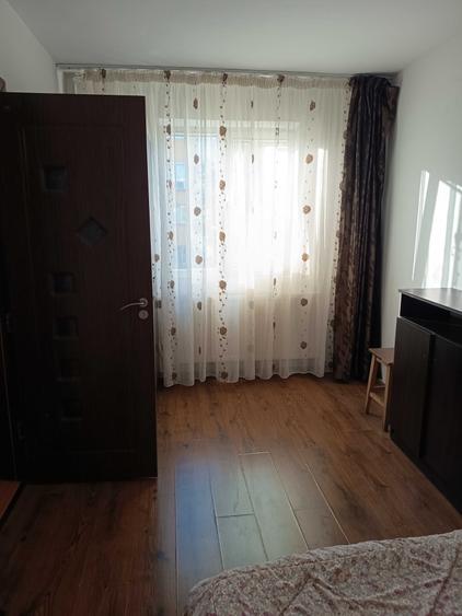 Apartament cu 2 camere semidecomandat în Craiovița Nouă