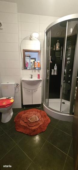 Apartament cu 3 camere semidecomandat în Nord