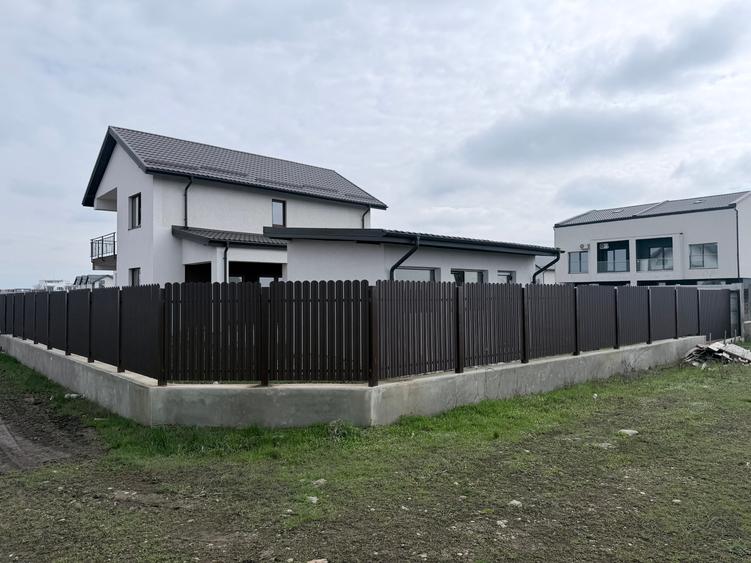 Casă individuală cu 5 camere cu Teren 492 Mp în Exterior Sud