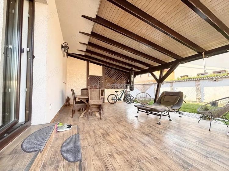 Casă cu 2 camere cu Teren 300 Mp în Sânmartin
