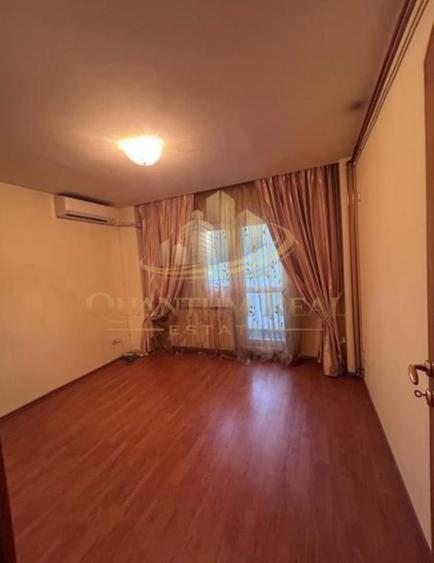 Apartament cu 3 camere semidecomandat în Moșilor