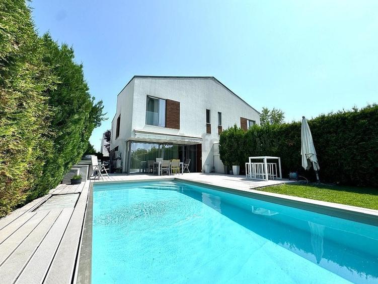 Casă individuală cu 4 camere cu Piscina în Tunari