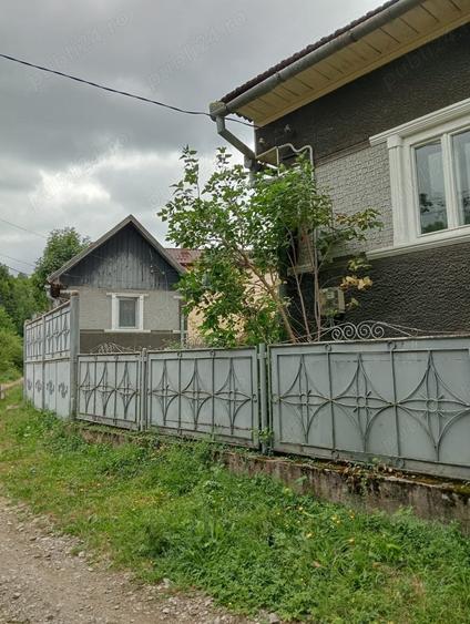 Casă cu 5 camere cu Teren 1500 Mp în Călățele