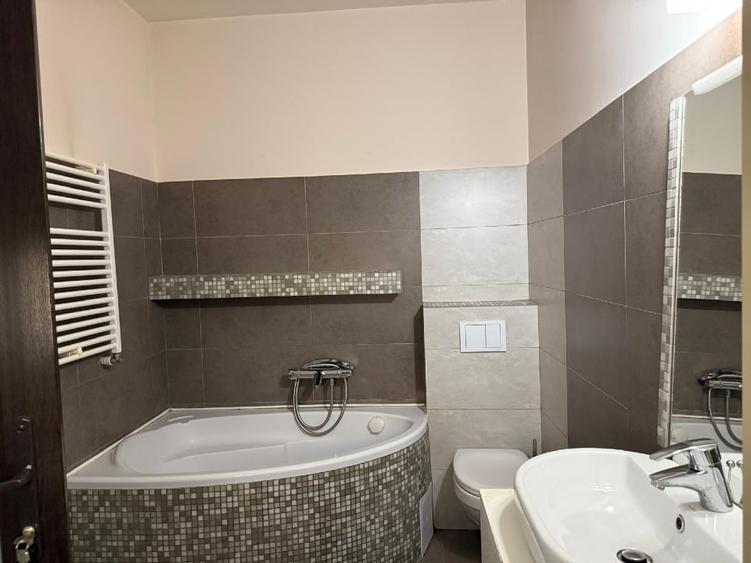 Casă individuală cu 4 camere cu Canalizare în Trocadero