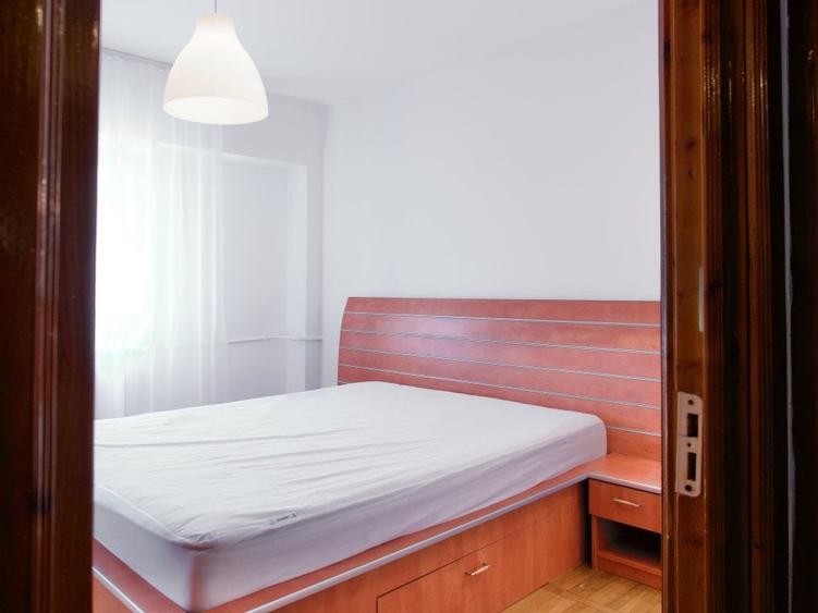 Apartament cu 3 camere decomandat, mobilat în Central