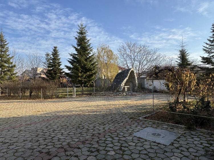 Proprietate specială, de 827 mp, în Clociov