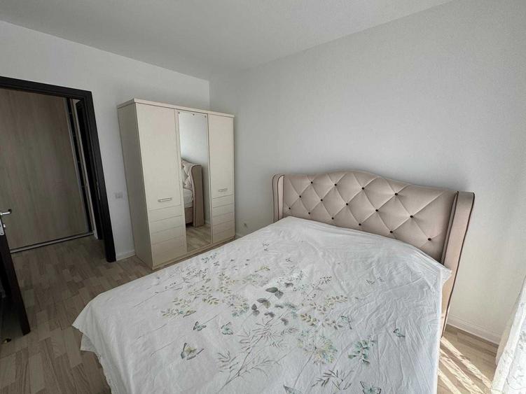 Apartament cu 3 camere semidecomandat în Titan