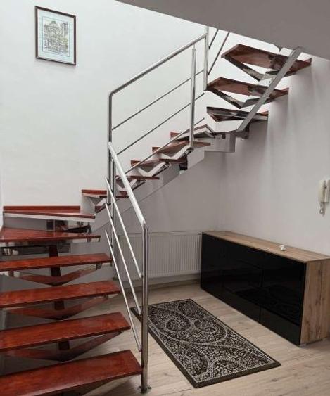 Casă individuală cu 5 camere cu Teren 200 Mp în Domenii