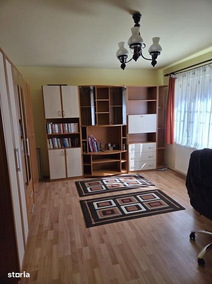 Casă cu 4 camere cu Teren 100 Mp în Florești