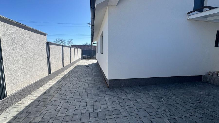 Casă individuală cu 3 camere cu Canalizare în Cristian