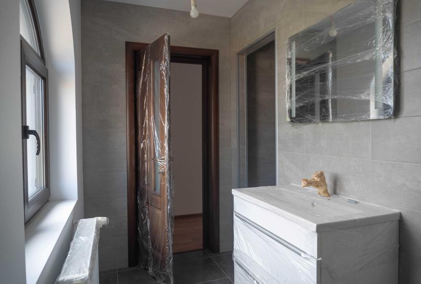 Casă cu 4 camere în Păulești