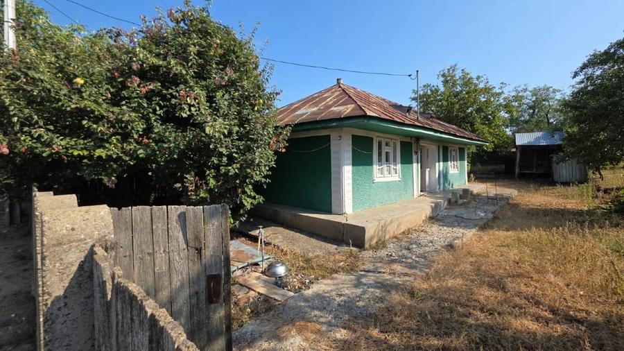Casă individuală cu 2 camere cu Teren 1200 Mp în Perieni