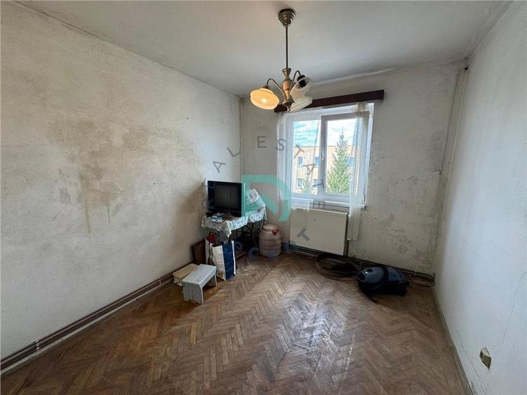 Apartament cu 2 camere semidecomandat în Florilor
