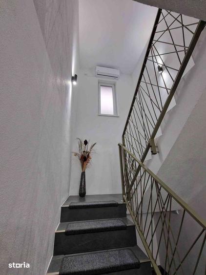 Casă cu 5 camere decomandat cu Teren 325 Mp în Dumbrăvița